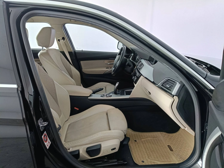 11 - BMW Serie 3 316d Touring Sport auto