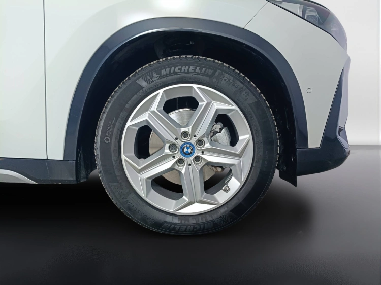 17 - BMW iX1 iX1 edrive 20 X-Line