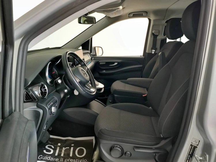 12 - Mercedes-Benz Classe V Long 220 d Executive 4matic auto