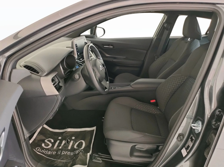 12 - Toyota C-HR C-HR 1.8h Active e-cvt