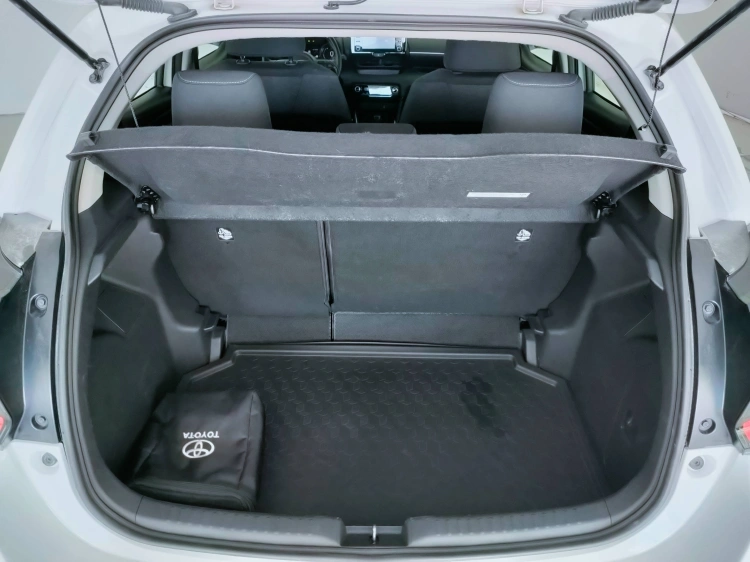 6 - Toyota Yaris Yaris 1.5h Trend