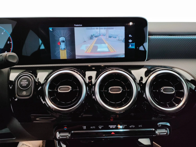 13 - Mercedes-Benz Classe A 180 d Sport Extra auto