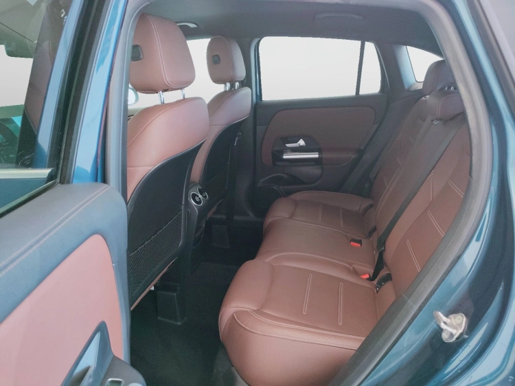 15 - Mercedes-Benz GLA 200 d Premium 4matic auto