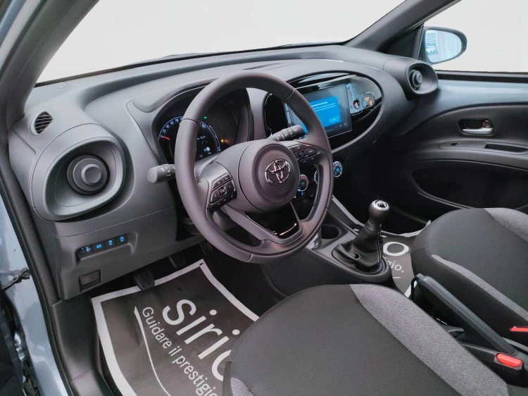 8 - Toyota Aygo X AYGO X 10B MT ACTIVE MY24