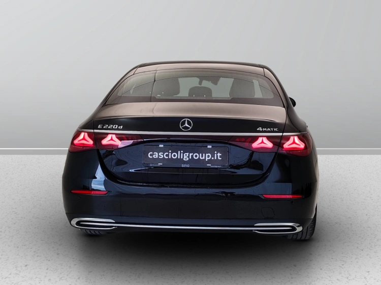 6 - Mercedes-Benz Classe E 220 d 4MATIC