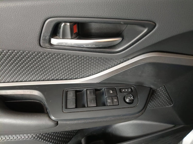 17 - Toyota C-HR C-HR 1.8h Business e-cvt