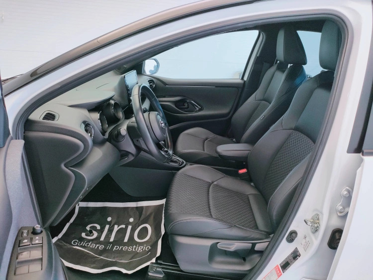 17 - Toyota Yaris Yaris 1.5h Style