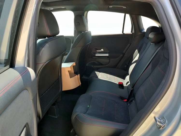 9 - Mercedes-Benz GLA 200 d automatic
