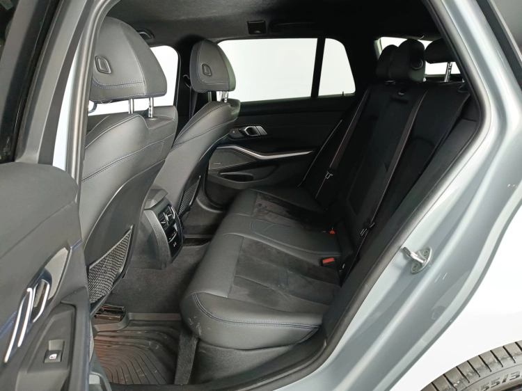 9 - BMW Serie 3 330d Touring mhev 48V xdrive MSport auto