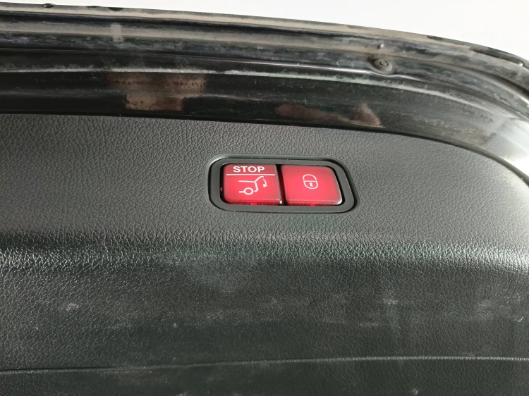 17 - Mercedes-Benz GLC 220 d AMG Premium Plus 4matic auto