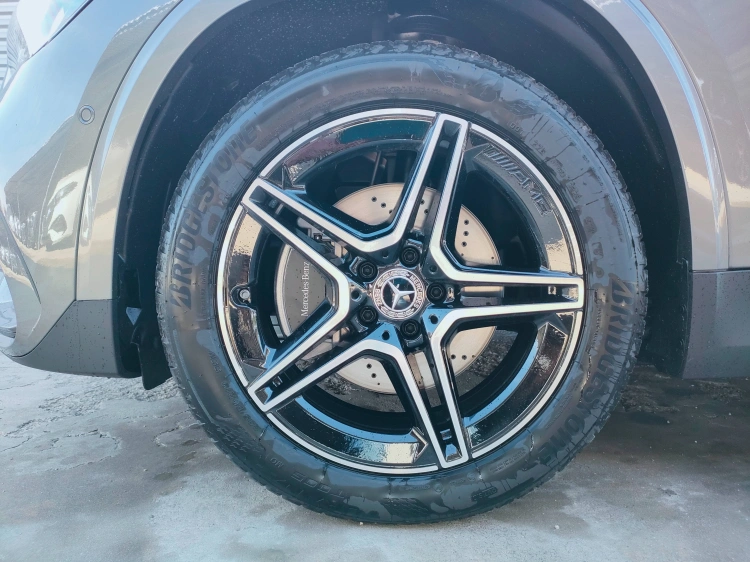 7 - Mercedes-Benz GLA 200 d Automatic 4MATIC