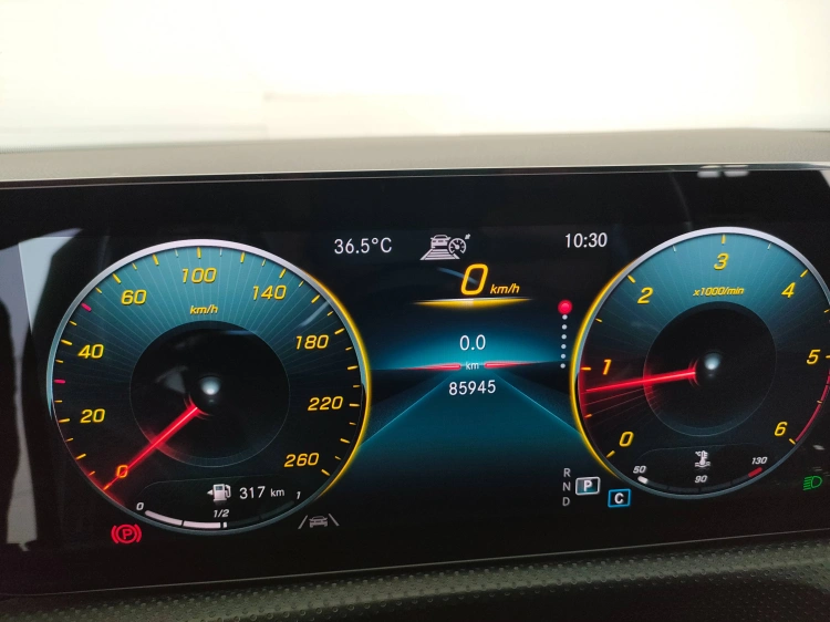 17 - Mercedes-Benz Classe A 200 d Premium auto