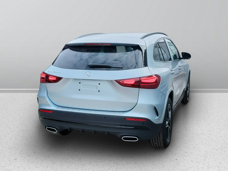 6 - Mercedes-Benz GLA 200 d automatic