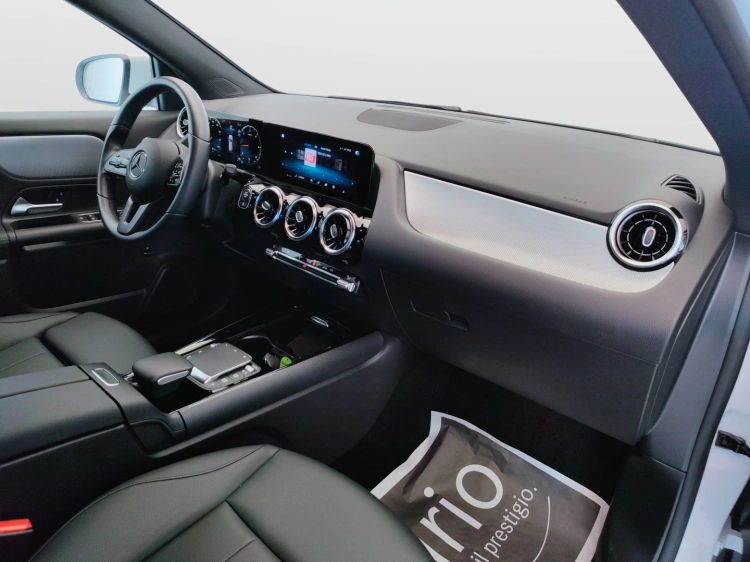 15 - Mercedes-Benz GLA 220 d Sport 4matic auto