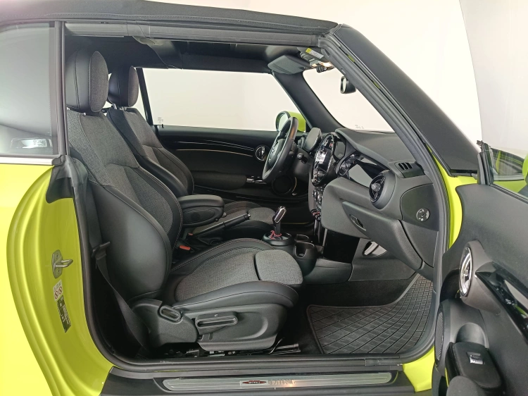 12 - MINI Cooper Mini Cabrio 1.5 Cooper Classic auto