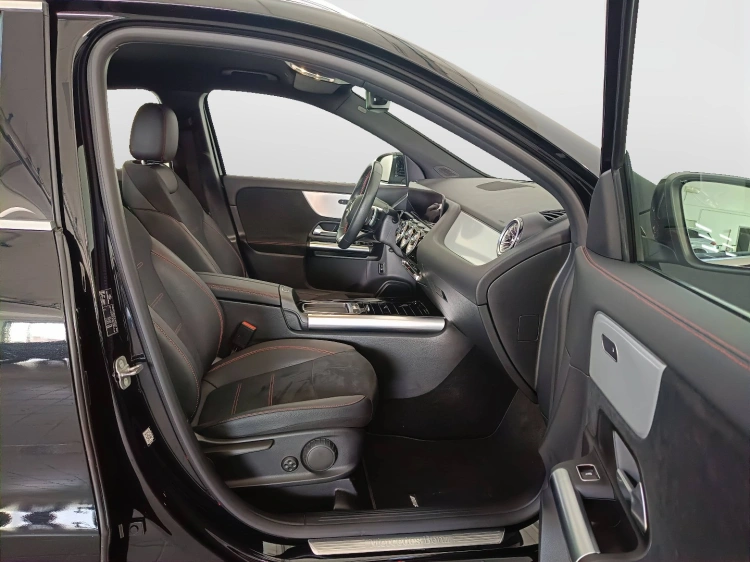 11 - Mercedes-Benz GLA 180 d AMG Line Advanced Plus auto