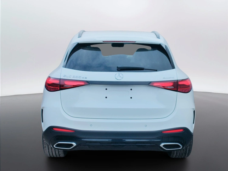 4 - Mercedes-Benz GLC 300 de 4MATIC