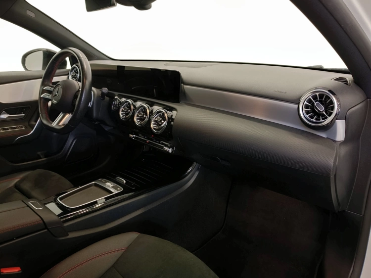 10 - Mercedes-Benz Classe A 180 d AMG Line Advanced Plus auto