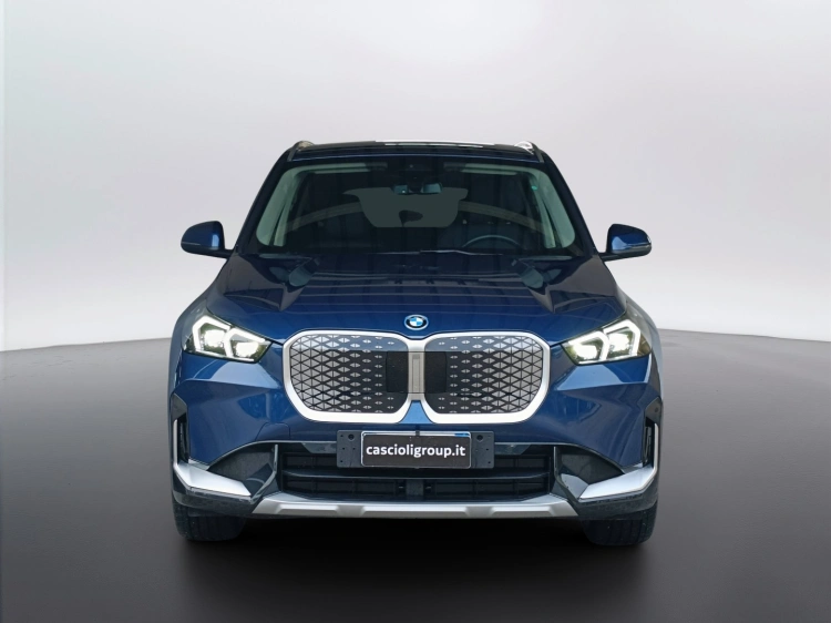 2 - BMW iX1 iX1 edrive 20 X-Line