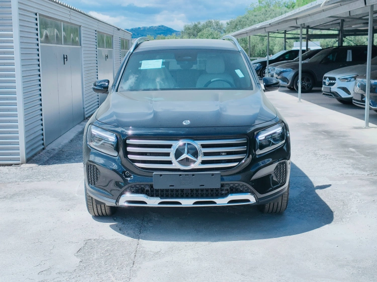 2 - Mercedes-Benz GLB 200 d Automatic 4MATIC