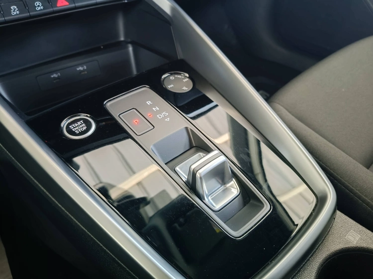 16 - Audi A3 A3 Sportback 35 2.0 tdi S line Edition s-tronic