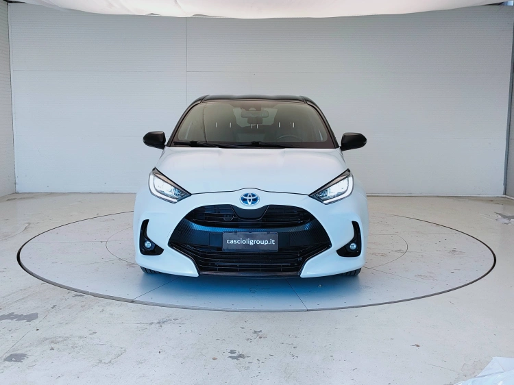 2 - Toyota Yaris Yaris 1.5h Style