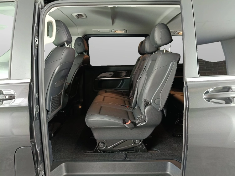 9 - Mercedes-Benz Classe V Extralong 300 d Premium 4matic auto