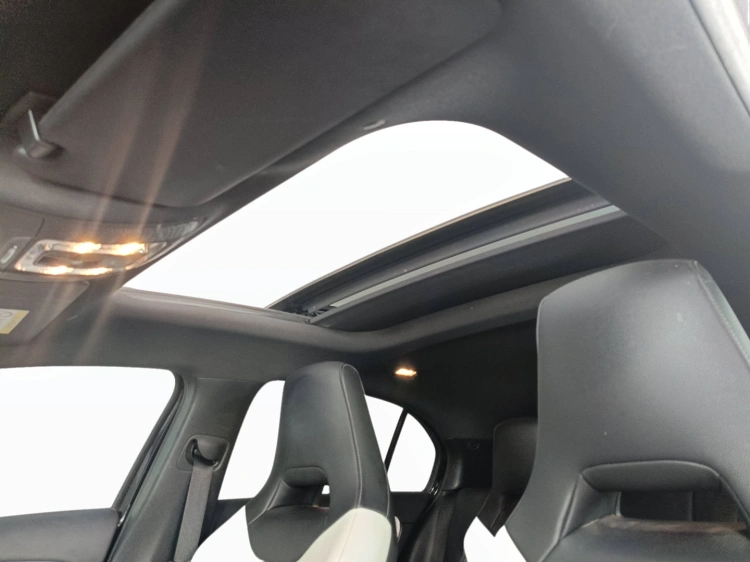 15 - Mercedes-Benz Classe A 180 d Premium