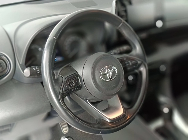 12 - Toyota Yaris Yaris 1.5h Active
