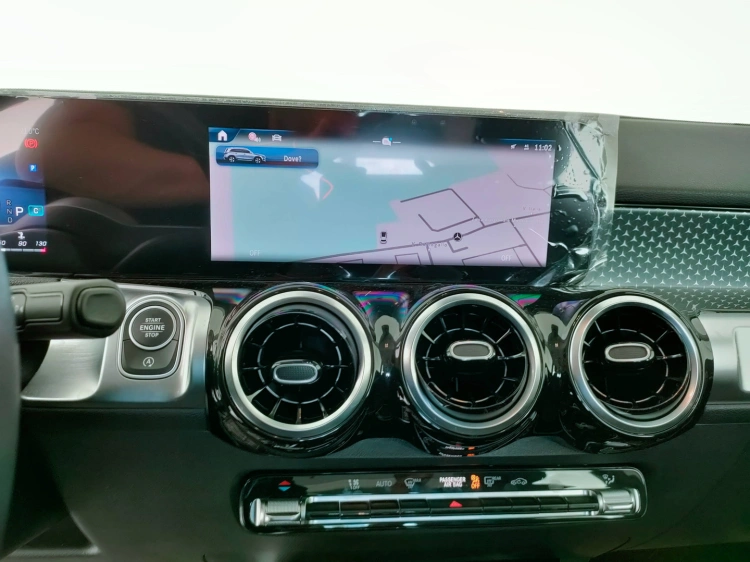 12 - Mercedes-Benz GLB 180 d Progressive Advanced auto