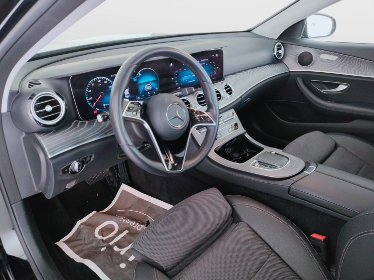 17 - Mercedes-Benz Classe E 220 d Business Sport 4matic auto my20