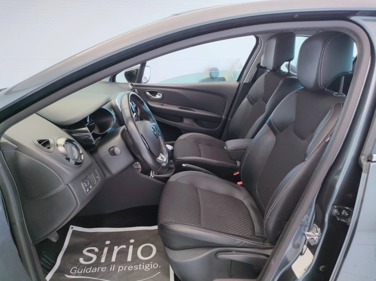 16 - Renault Clio Clio 1.5 dci Moschino Intens 90cv