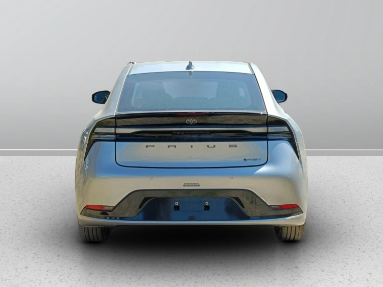 4 - Toyota Prius PRIUS PLUG IN Lounge+