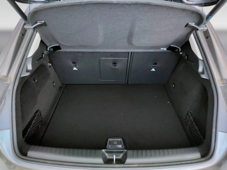 11 - Mercedes-Benz GLA 200 d Sport auto