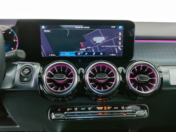 11 - Mercedes-Benz GLB 200 d Sport Plus auto