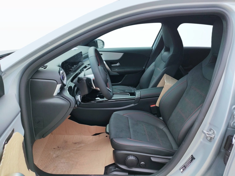 10 - Mercedes-Benz Classe A 180 d Automatic