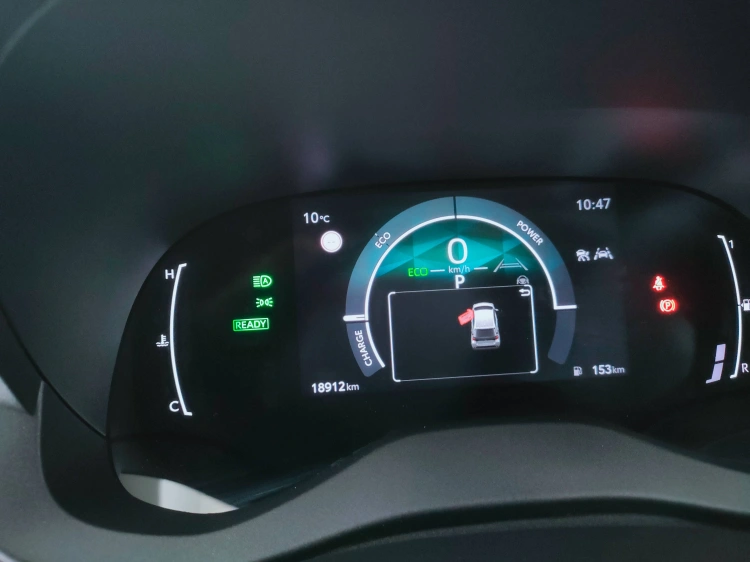 15 - Toyota Yaris Yaris 1.5h Trend