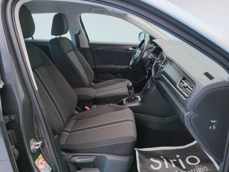 13 - Volkswagen T T-Roc 1.0 tsi Style 115cv