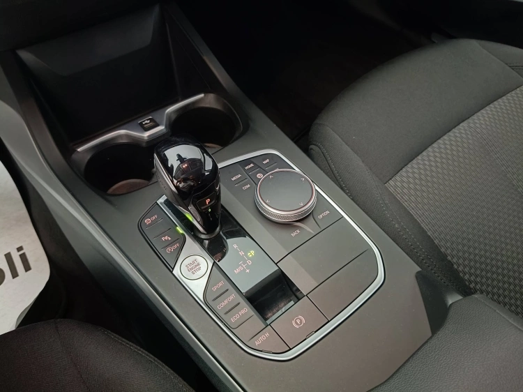 16 - BMW Serie 1 116d Business Advantage auto