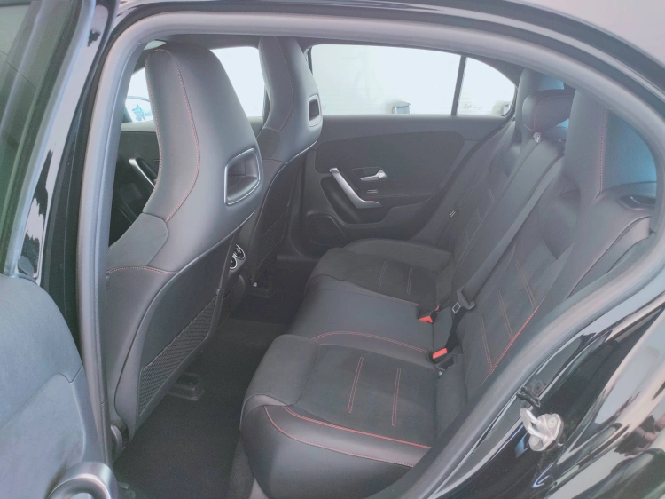 11 - Mercedes-Benz Classe A 180 d Premium auto