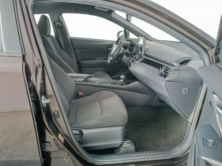 12 - Toyota C-HR C-HR 1.8h Active 2wd e-cvt