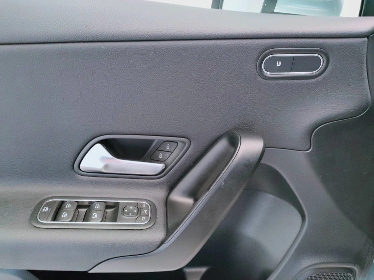 13 - Mercedes-Benz Classe A 180 d Advanced auto