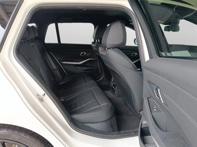 9 - BMW Serie 3 320d Touring mhev 48V xdrive MSport Pro auto