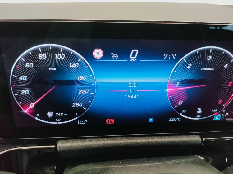 20 - Mercedes-Benz GLA 180 d Advanced auto
