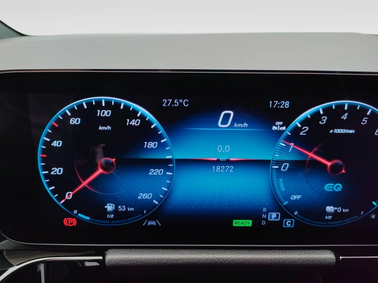 19 - Mercedes-Benz GLA 250 e phev (eq-power) Premium auto