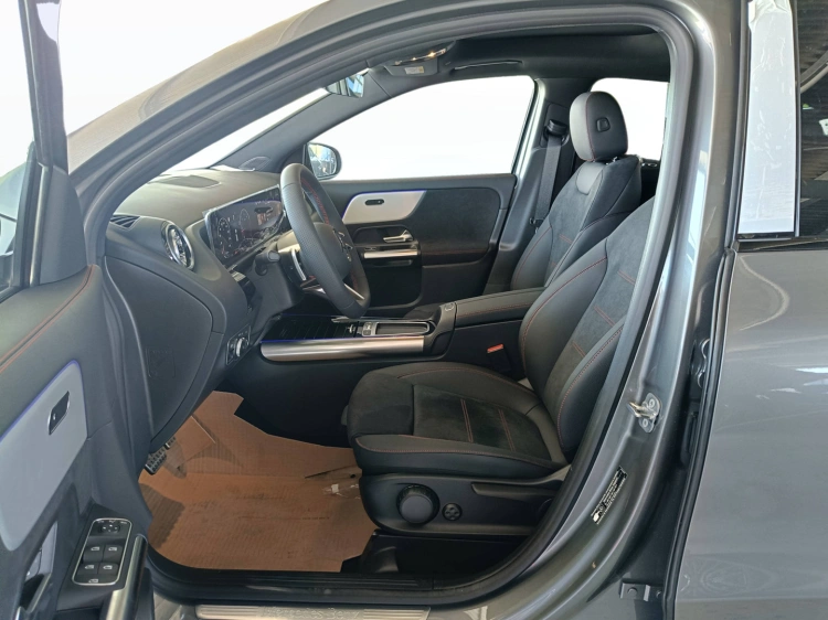 8 - Mercedes-Benz GLA 200 d automatic