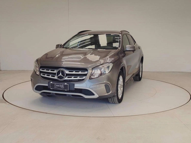 1 - Mercedes-Benz GLA 200 d Business auto