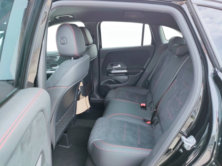 9 - Mercedes-Benz GLA 200 d automatic