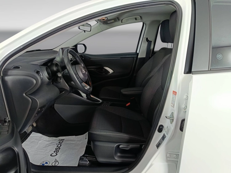 8 - Toyota Yaris Yaris 1.5h Trend
