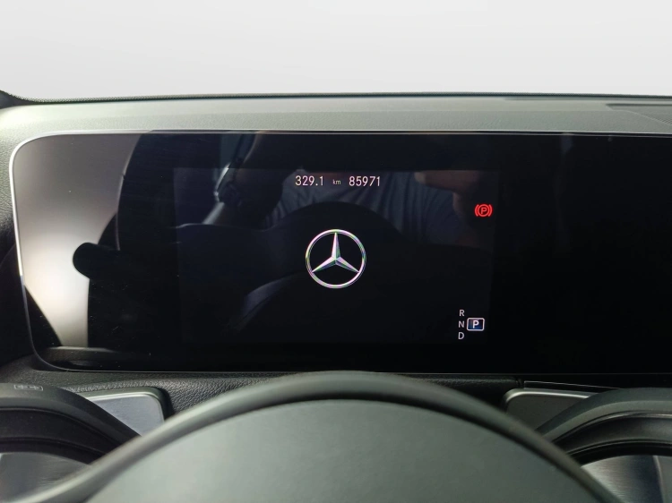 12 - Mercedes-Benz GLB 180 d Sport auto